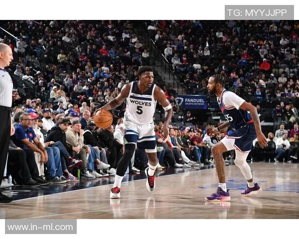 兰德尔表现出色13投7中砍下19分7篮板三分球命中率高达75